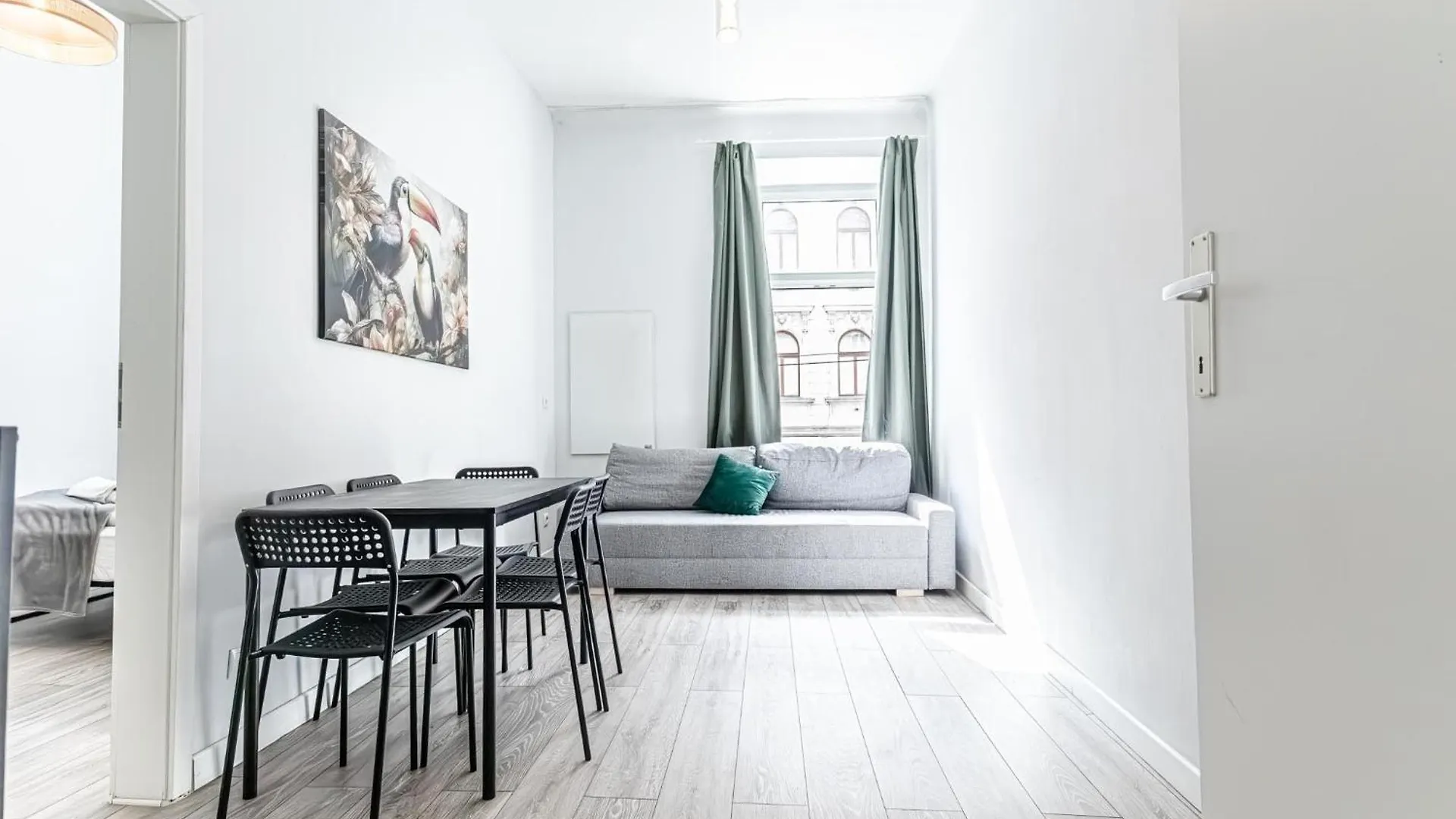 Budget-Friendly 2Br & 1Lr, Central Vienna Delight 0*,  Austria