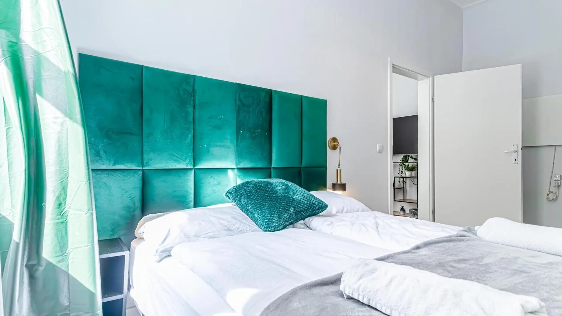 Budget-Friendly 2Br & 1Lr, Central Vienna Delight