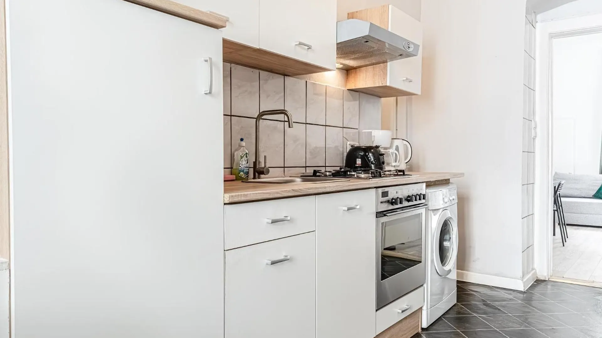 Budget-Friendly 2Br & 1Lr, Central Vienna Delight 0*,