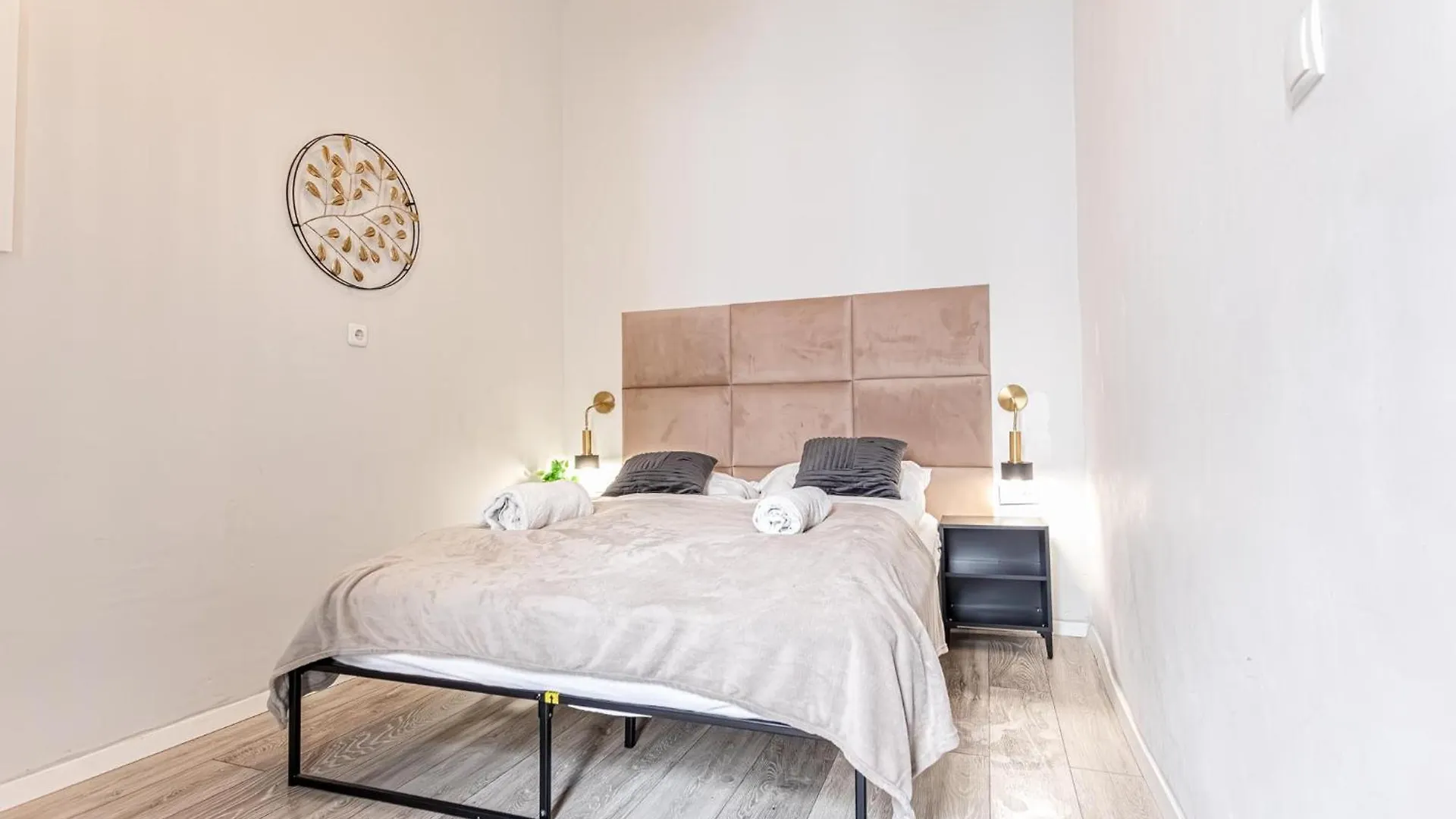 Budget-Friendly 2Br & 1Lr, Central Vienna Delight 0*,  Austria
