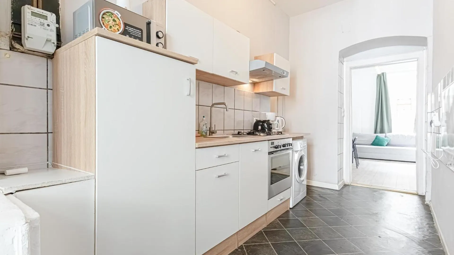 Budget-Friendly 2Br & 1Lr, Central Vienna Delight Apartment