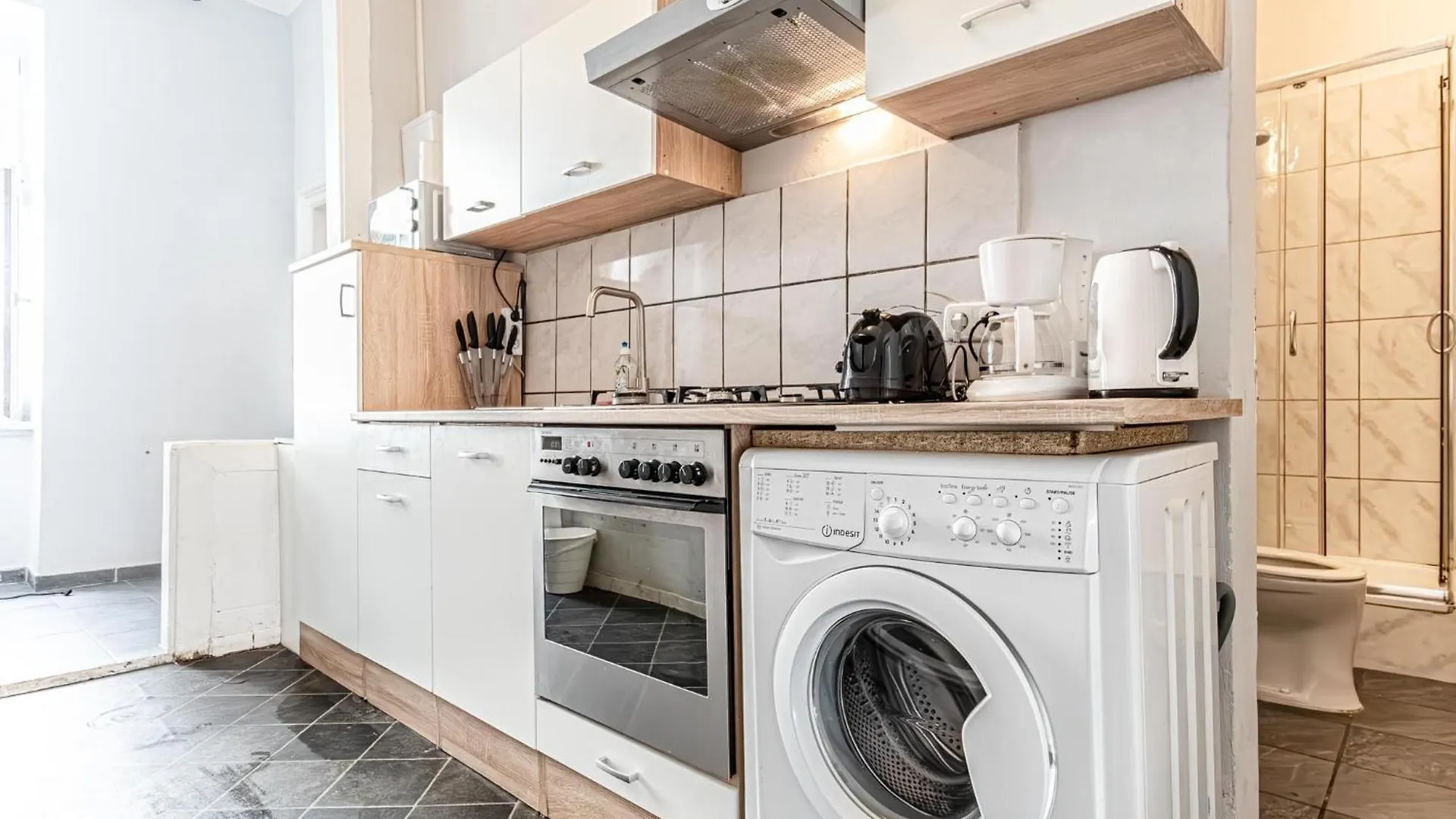 Apartment Budget-Friendly 2Br & 1Lr, Central Vienna Delight Austria
